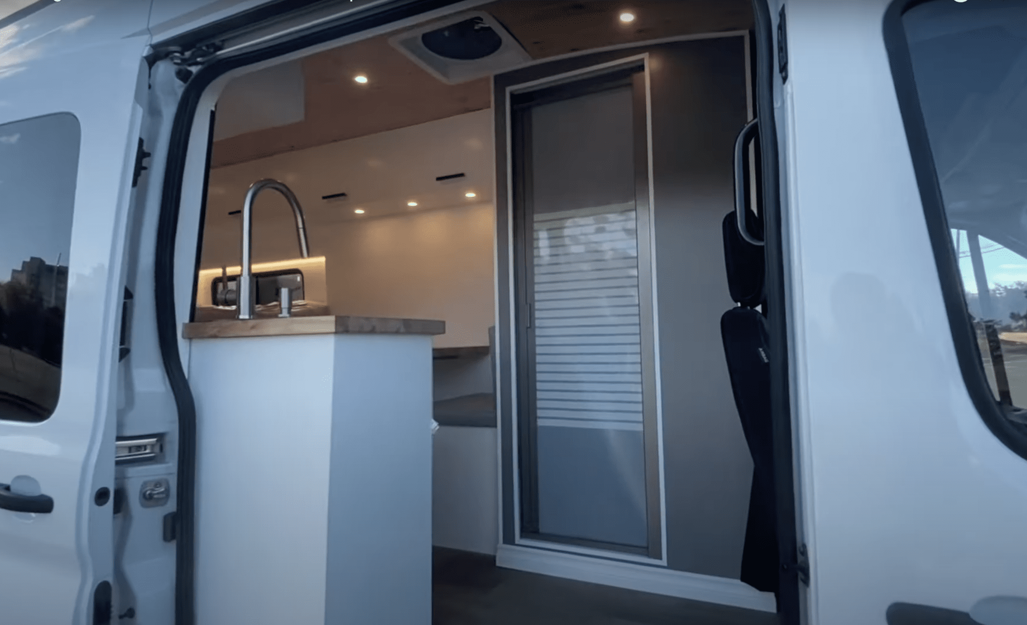 Complete Guide to Shower Options for Van Lifers